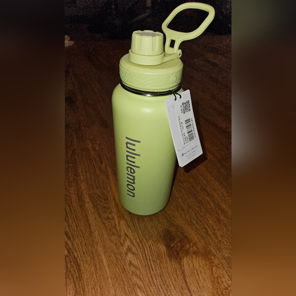 NWT Lululemon Back to Life Sport Bottle 32oz Discontinued Inchworm Green